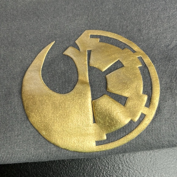 Star Wars Galaxy’s Edge Disneyland Gray Spirit Jersey - Picture 6 of 7